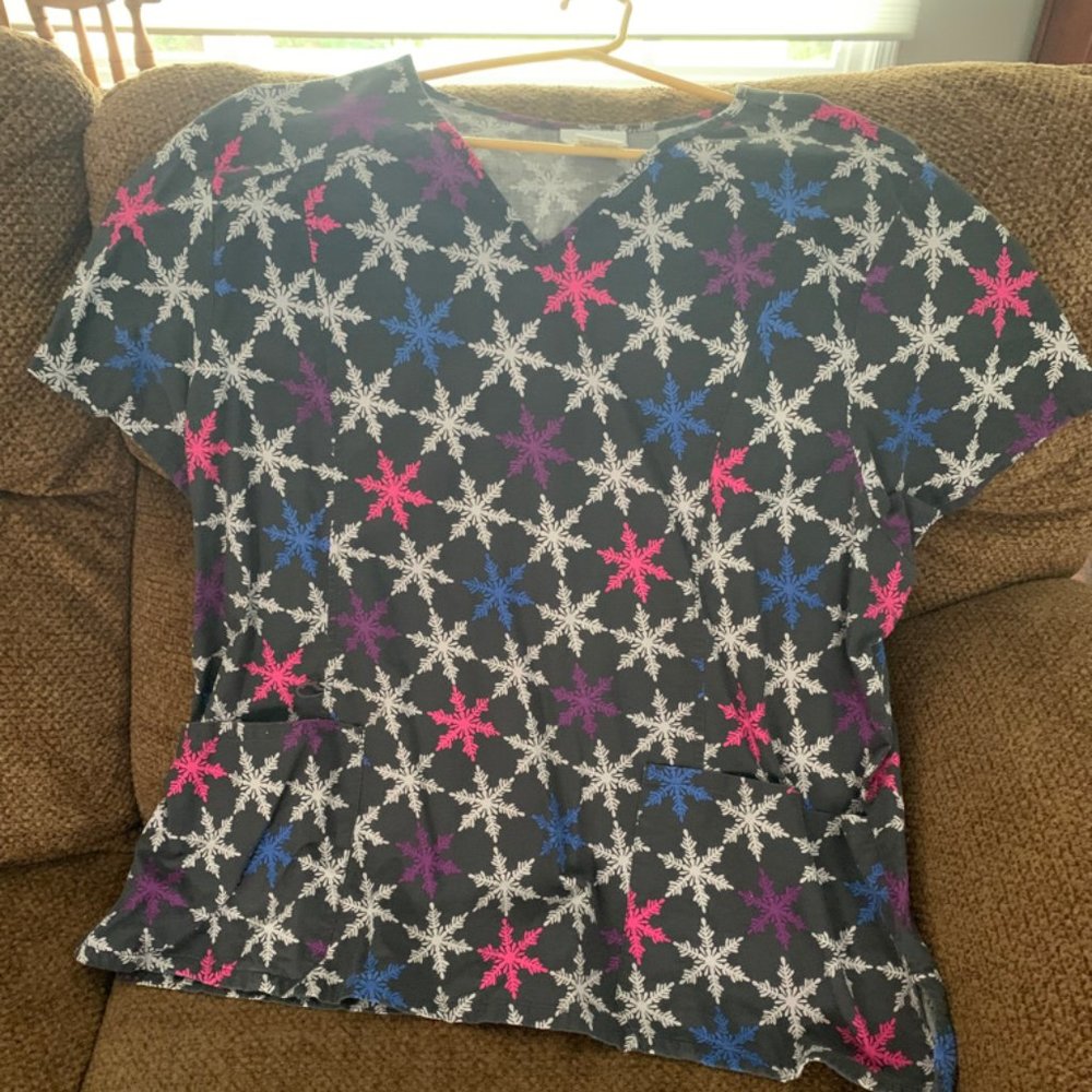 SnowFlake Scrub Top